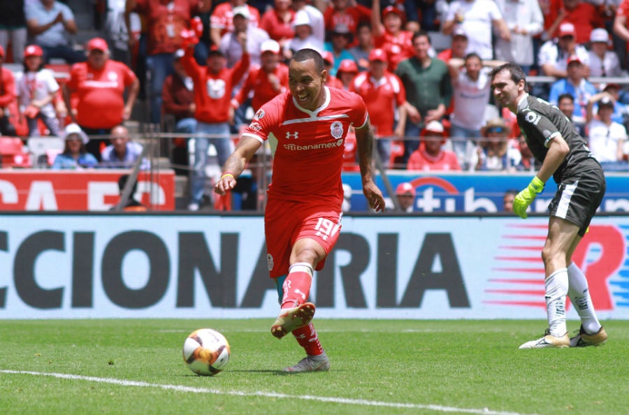 El colombiano marca gol ante Rayados