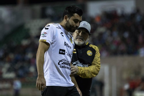 Maradona le da indicaciones a Amaury Escoto en Dorados