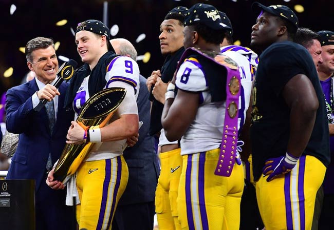 Burrow ofrece unas palabras tras levantar el título con LSU