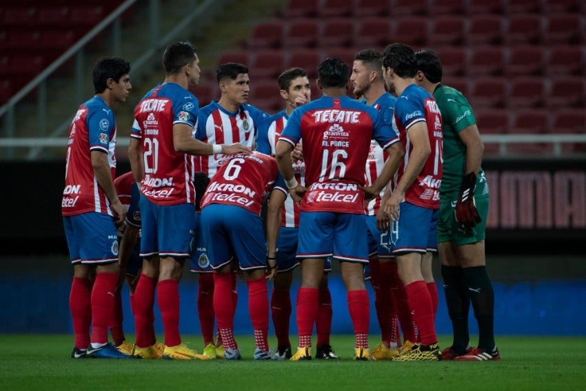 Jugadores de Chivas previo a un partido
