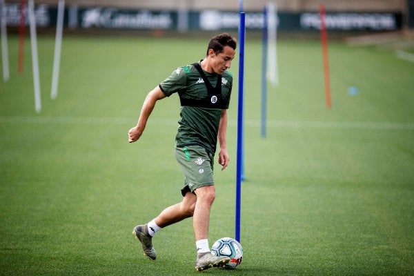 Andrés Guardado en entrenamiento con Betis