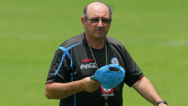 Markarián, durante un entrenamiento de Cruz Azul en 2008