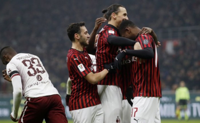 Milan celebrando un gol en conjunto 