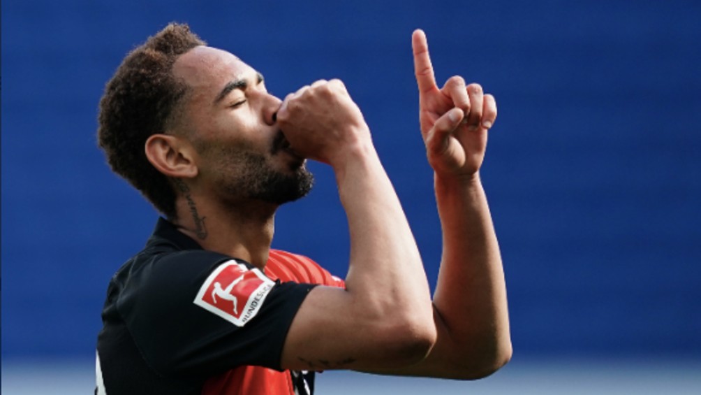 Cunha celebrando el tercer gol de Berlin