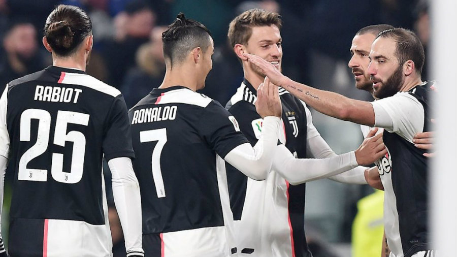 Jugadores de la Juventus celebran gol