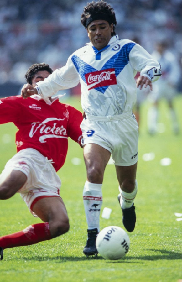 Hugo Sánchez en juego ante el Toluca