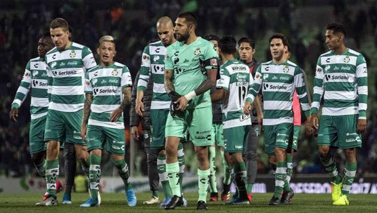 Jugadores de Santos se lamentan tras derrota