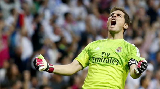 Iker Casillas festeja una anotación del Real Madrid