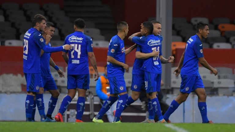 Jugadores de Cruz Azul durante un partido ante América 