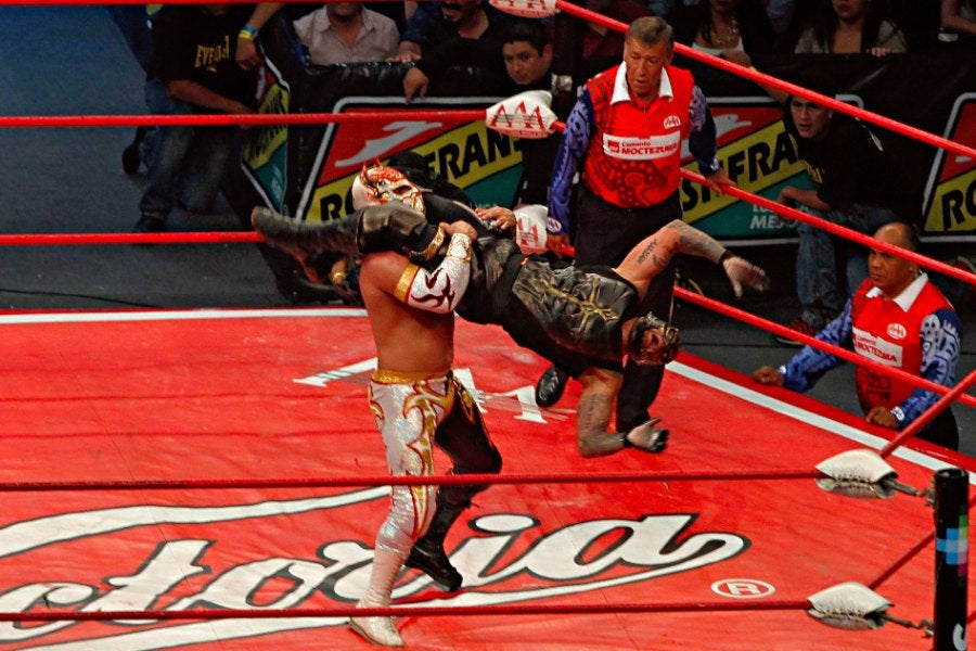 Rey Mysterio se retira de las luchas