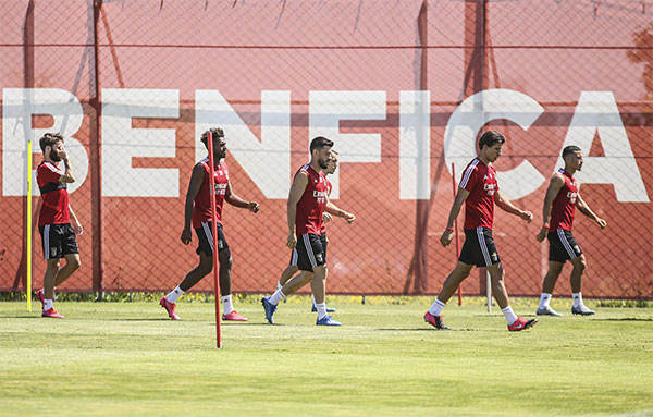Jugadores de Benfica durante una práctica 