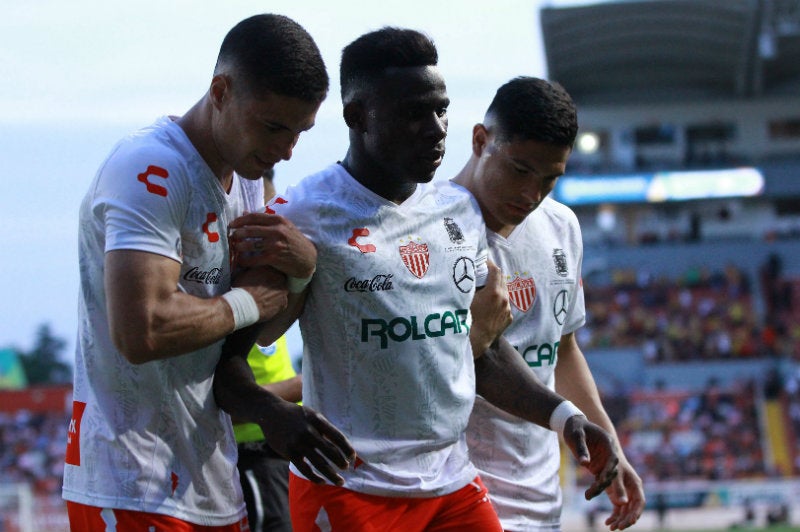 Necaxa en partido ante Morelia