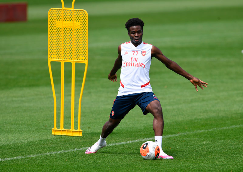 Bukayo Saka en una práctica del Arsenal