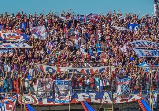 Afición de Cerro Porteño en el Estadio Asunción