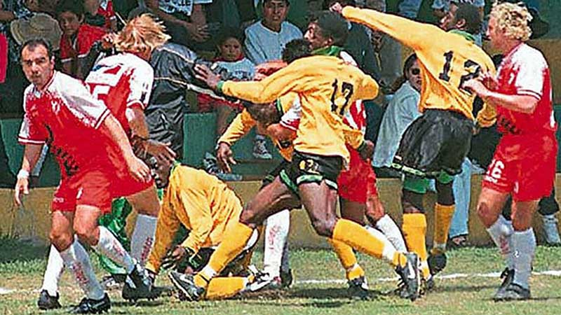 Pelea entre jugadores de Toros Neza y Jamaica en 1997