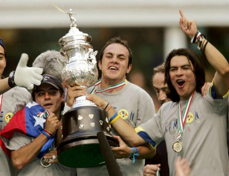 Cuauhtémoc Blanco celebrando el título de 2005