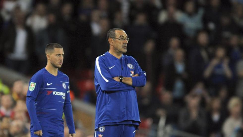 Maurzio Sarri y Eden Hazard con el Chelsea