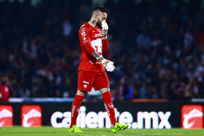 Pollo Saldívar en partido con Pumas