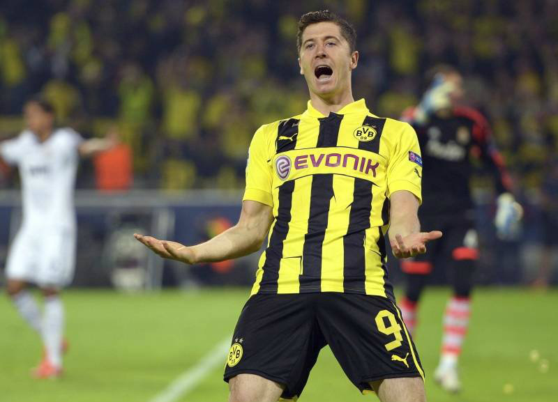 El atacante polaco se estrenó en Bundesliga con el Borussia Dortmund