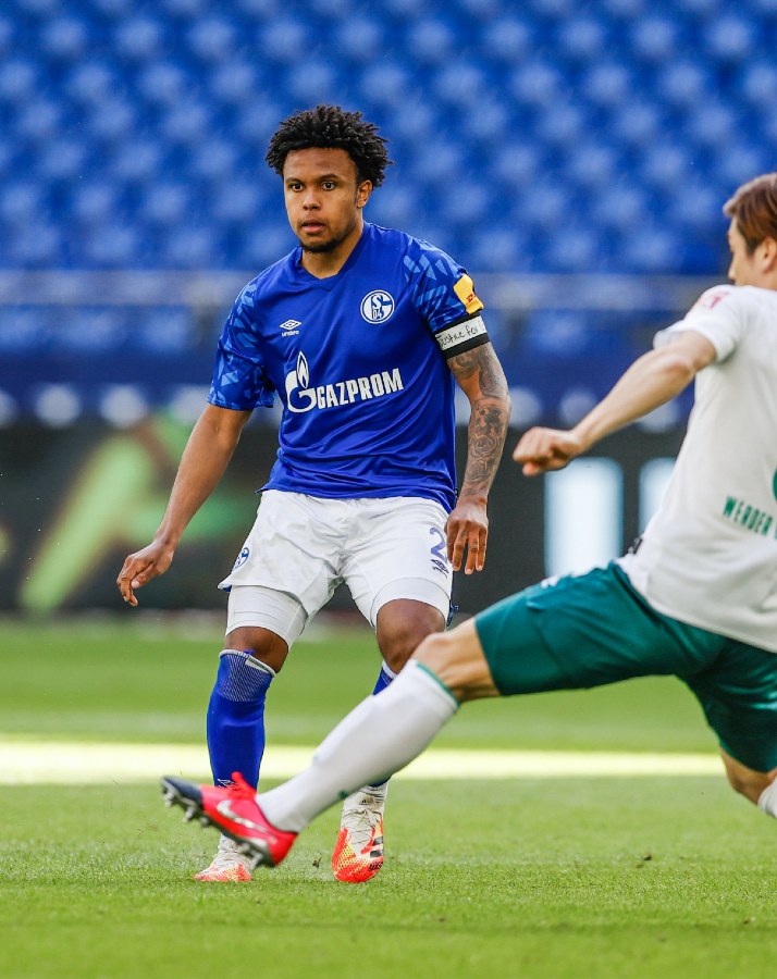 Weston McKennie durante un partido con Schalke 04