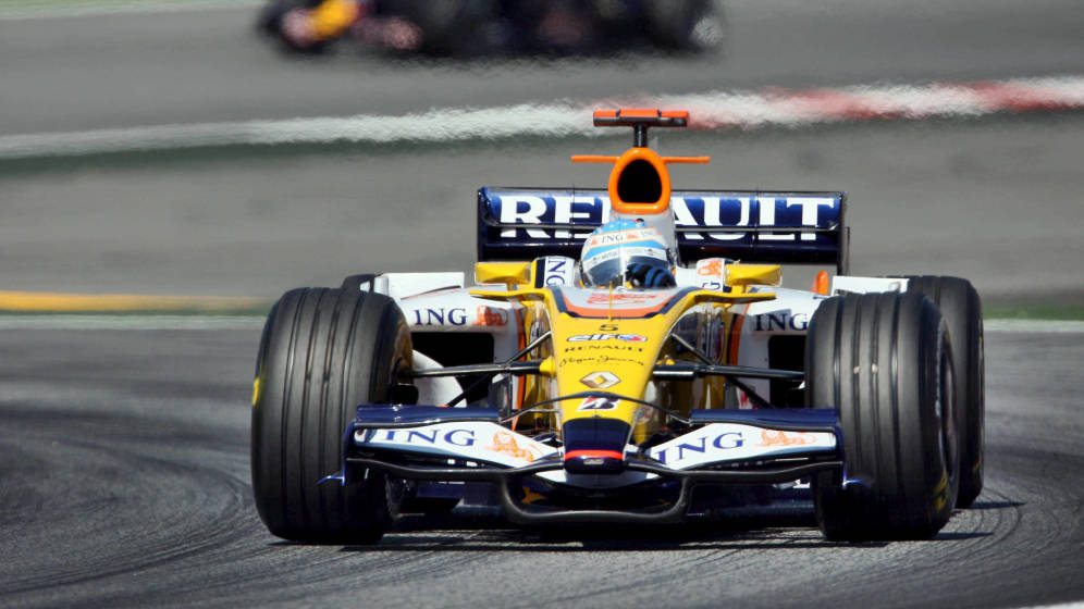 Fernando Alonso, con Renault en 2008 durante el GP de Montmeló