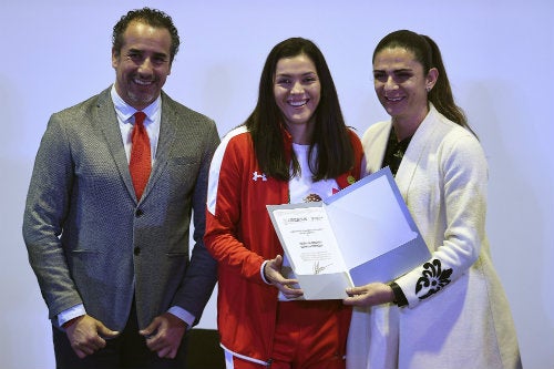 Israel Benítez, María del Rosario Espinoza y la titular de la Conade