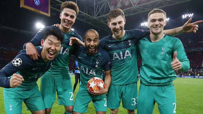 Jugadores del Tottenham tras un duelo en Champions 