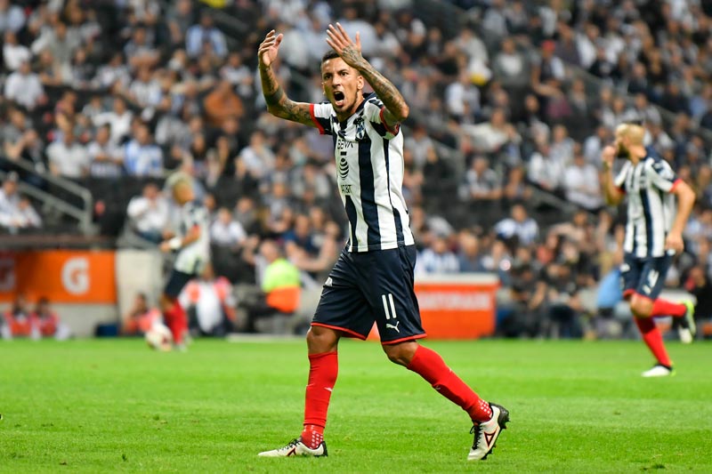 El argentino celebrando un gol con Rayados