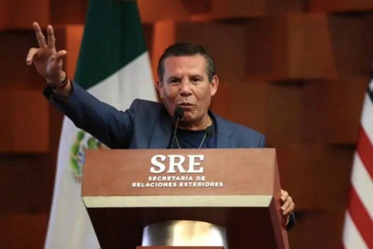 Chávez en una conferencia con la Secretaría de Relaciones Exteriores 