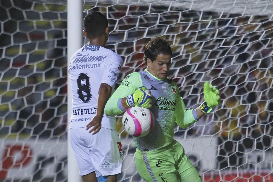 Sosa con el balón en juego ante León