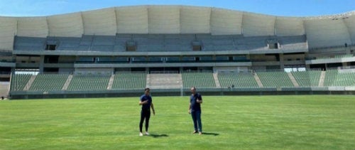 Palencia y Mauricio Lanz en el estadio del equipo