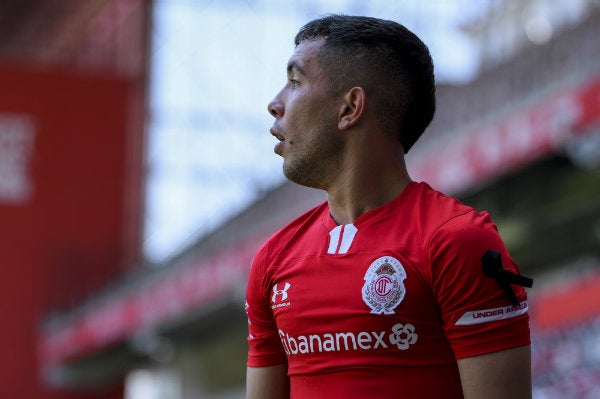 Leo Fernández en acción con Toluca