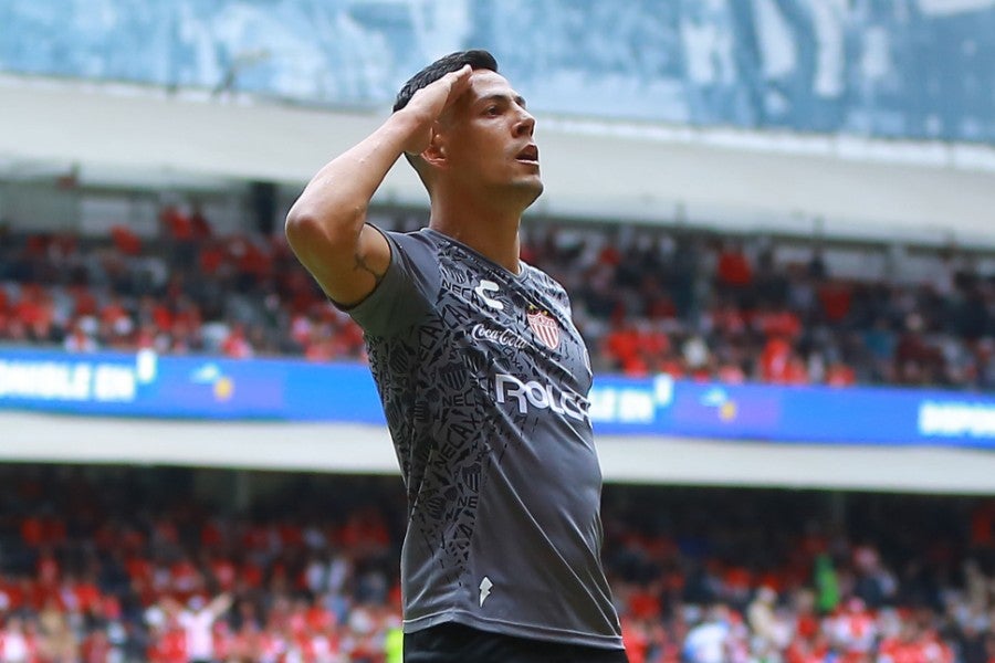 Mauro Quiroga celebrando un gol con Necaxa