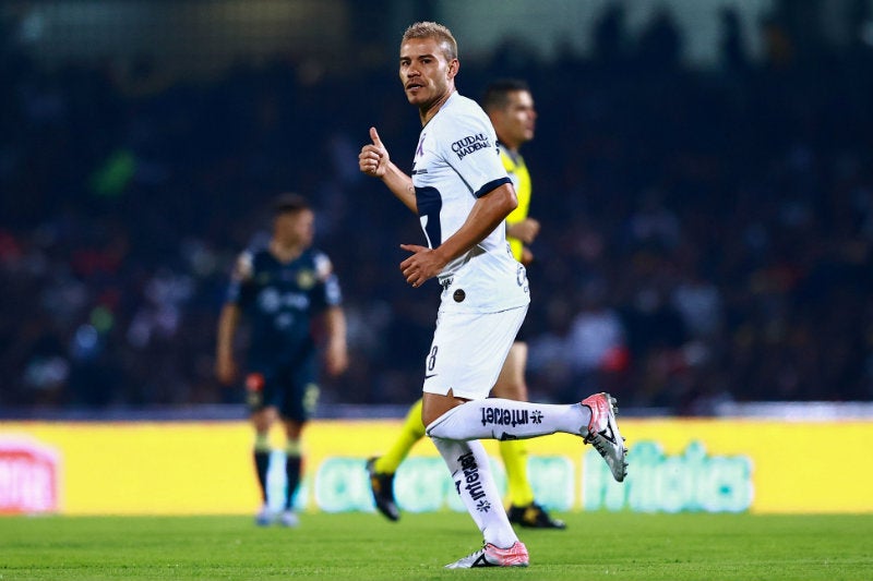 Barrera en partido con Pumas