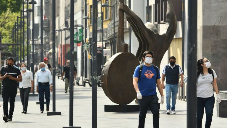 Gente con cubrebocas en las calles del país