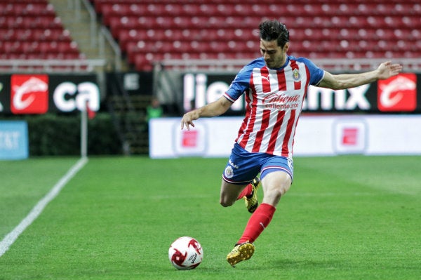 Antonio Briseño en acción con Chivas