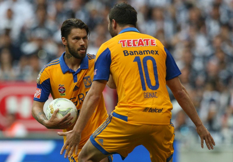 Sobis en festejo con Gignac