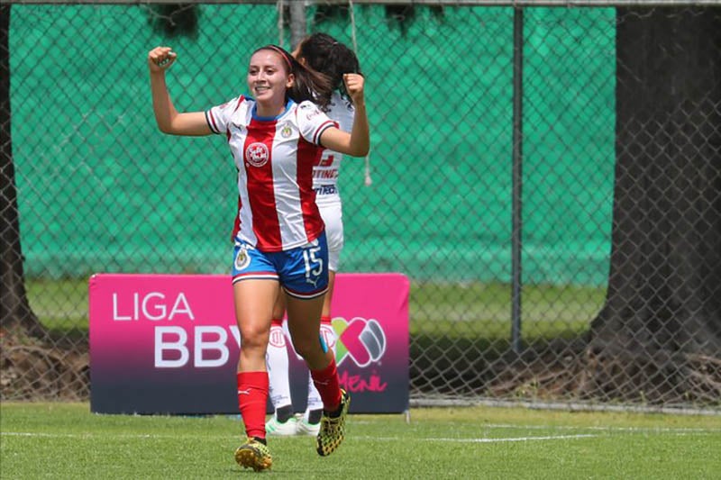 Rubí Soto festeja un gol con el Rebaño Femenil 