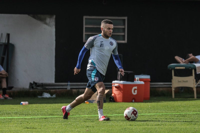 Jonathan Rodríguez en entrenamiento