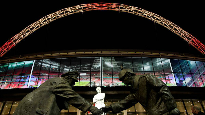 Estadio de Wembley  de noche