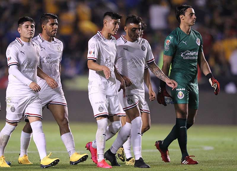 Elementos de Chivas tras un compromiso en Liga MX