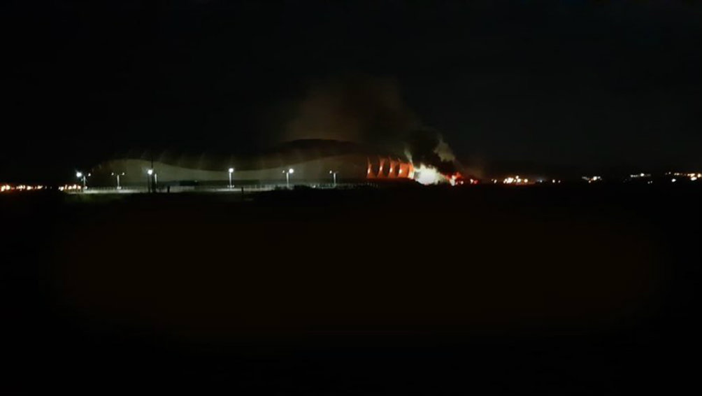 Estadio de Mazatlán FC con fuego en una de sus bodegas