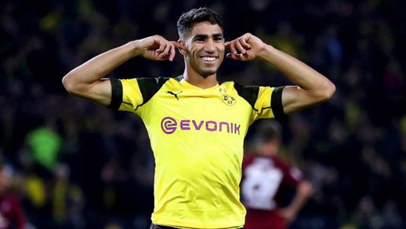 Achraf Hakimi festeja un gol con el Borussia Dortmund