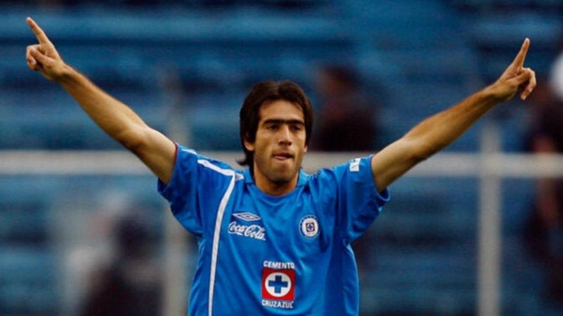 Chelito Delgado jugando con Cruz Azul