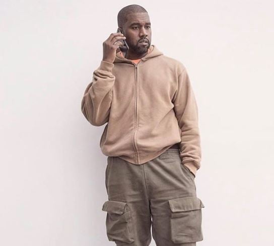 Kanye West, posa ante la lente de la cámara