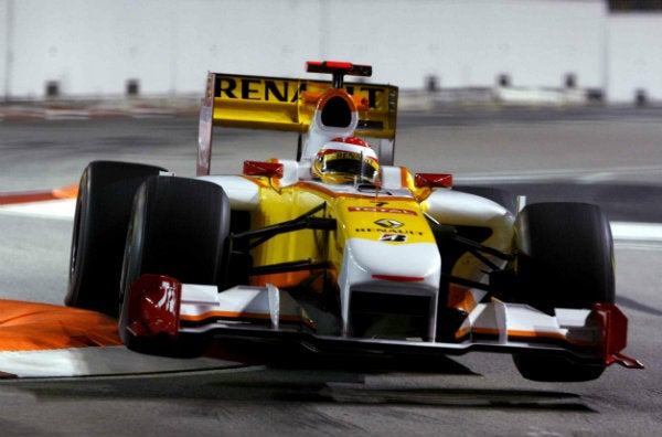 Alonso en un monoplaza de Renault