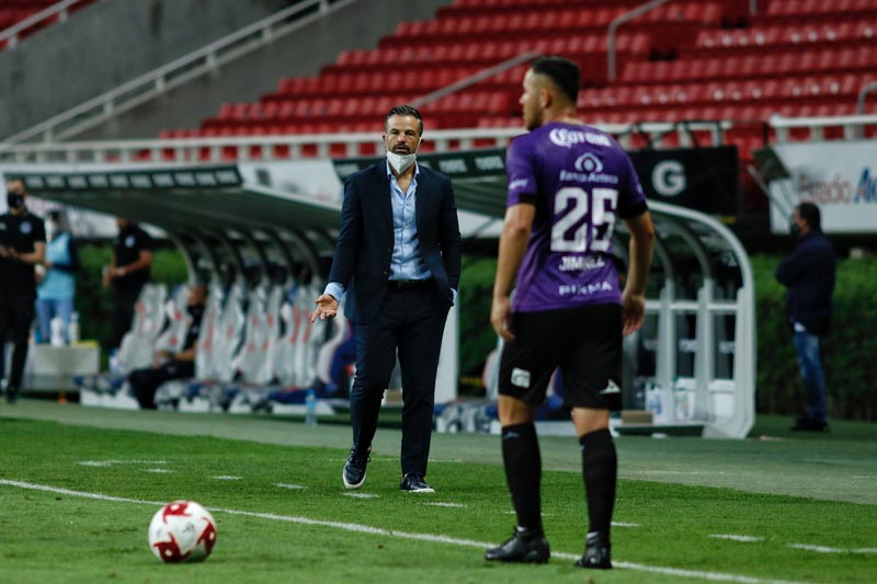 El técnico de Atlas durante el partido vs Mazatlán FC