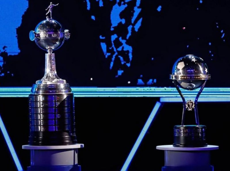 Trofeos de la Copa Libertadores y la Copa Sudamericana 