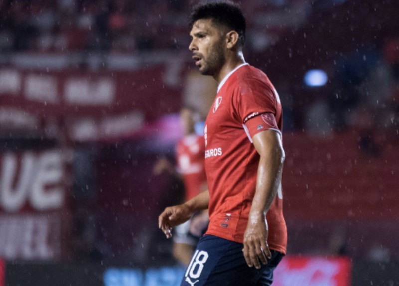 Romero en un juego con Independiente 
