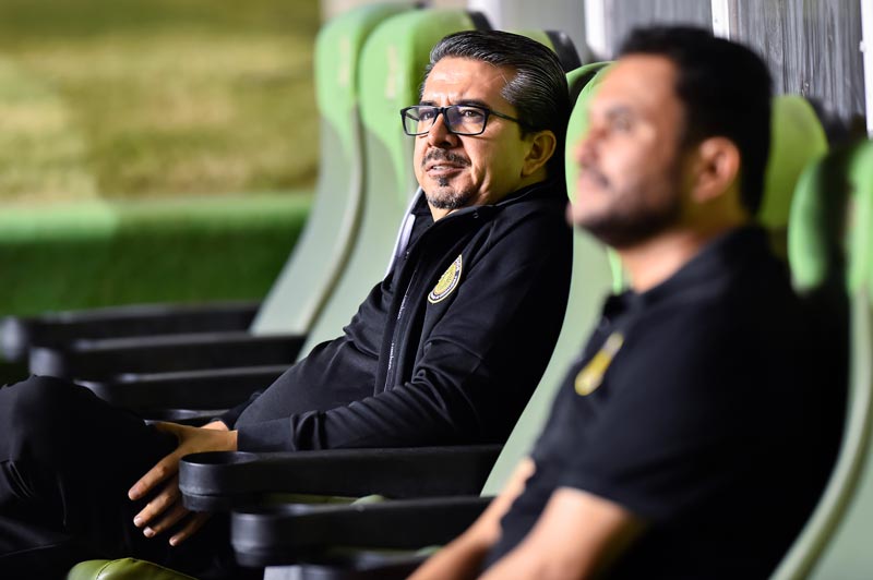 Alberto Castellanos observando un partido